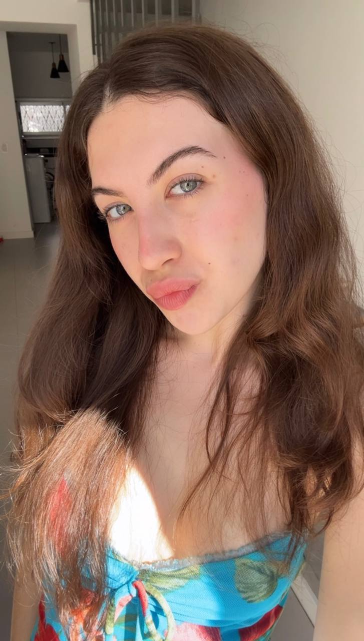 Nude girl Amber in Foshan