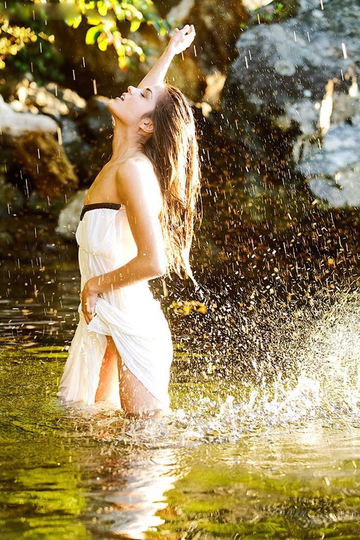 Marie Avgeropoulos in Foshan