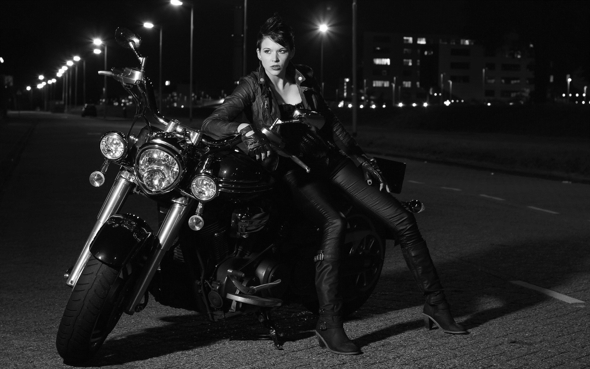 Photo Beautiful girls and motorcycles in Foshan
