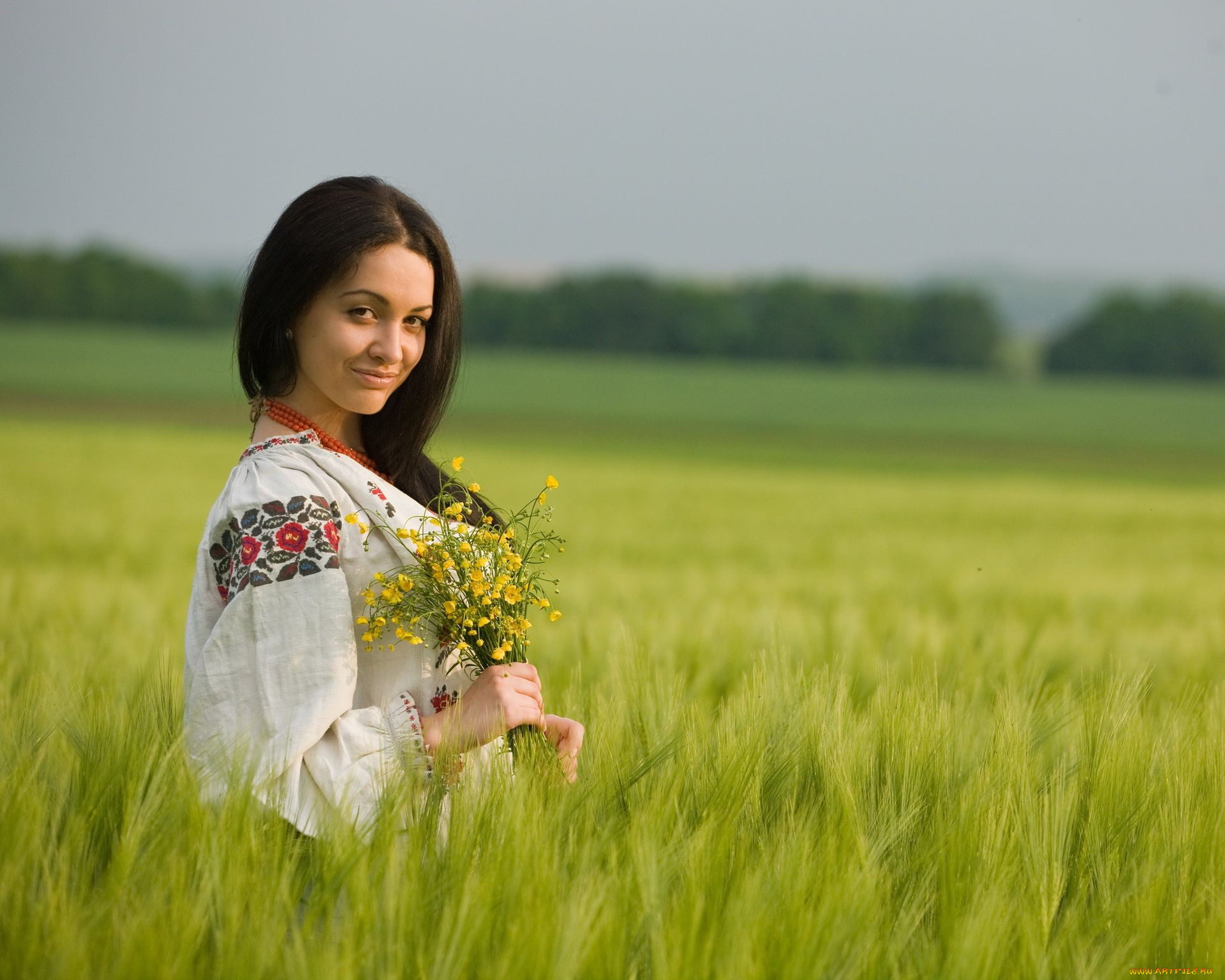 Women in Slavic costumes in Foshan