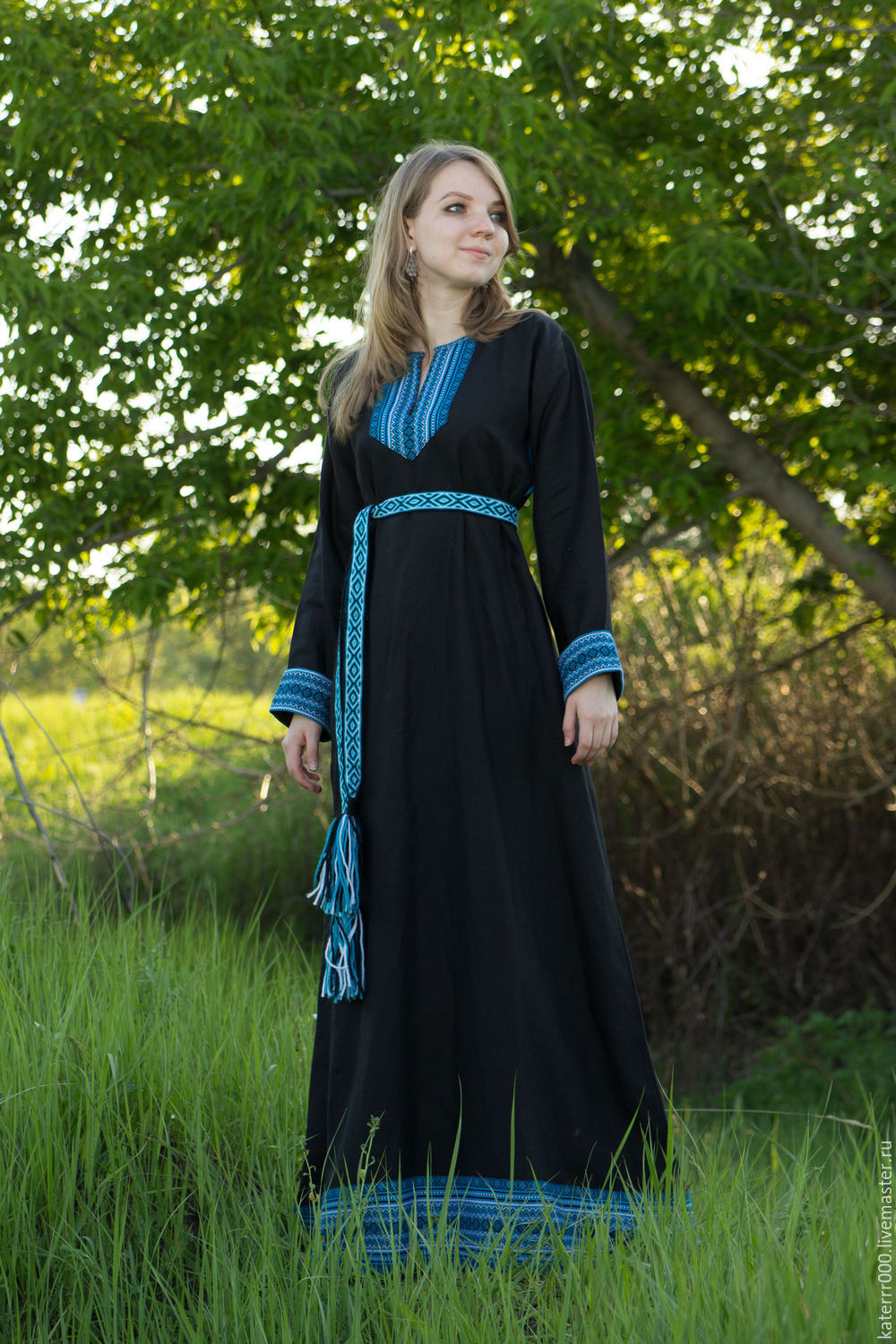 Women in Slavic costumes in Foshan