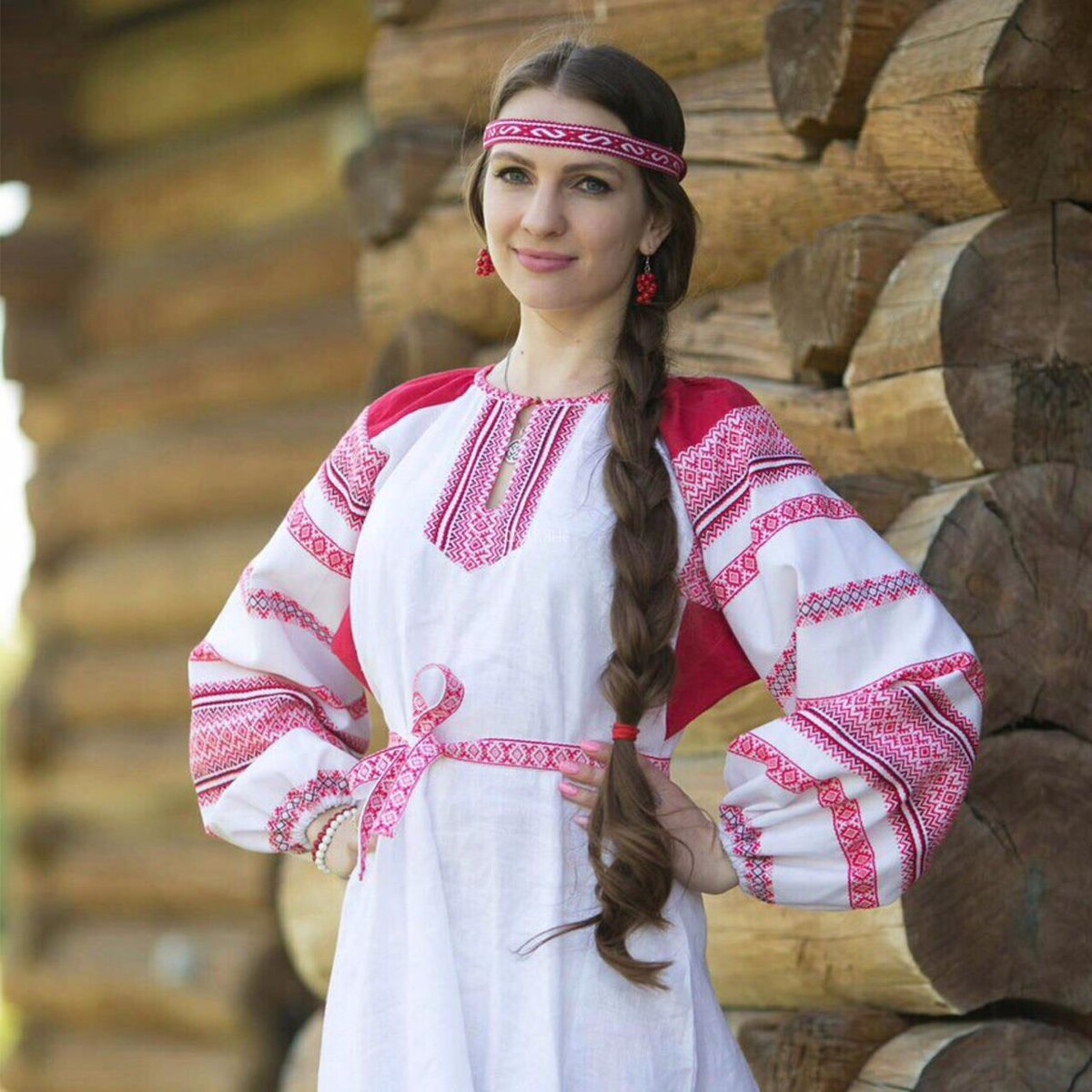 Girls in Slavic costumes in Foshan