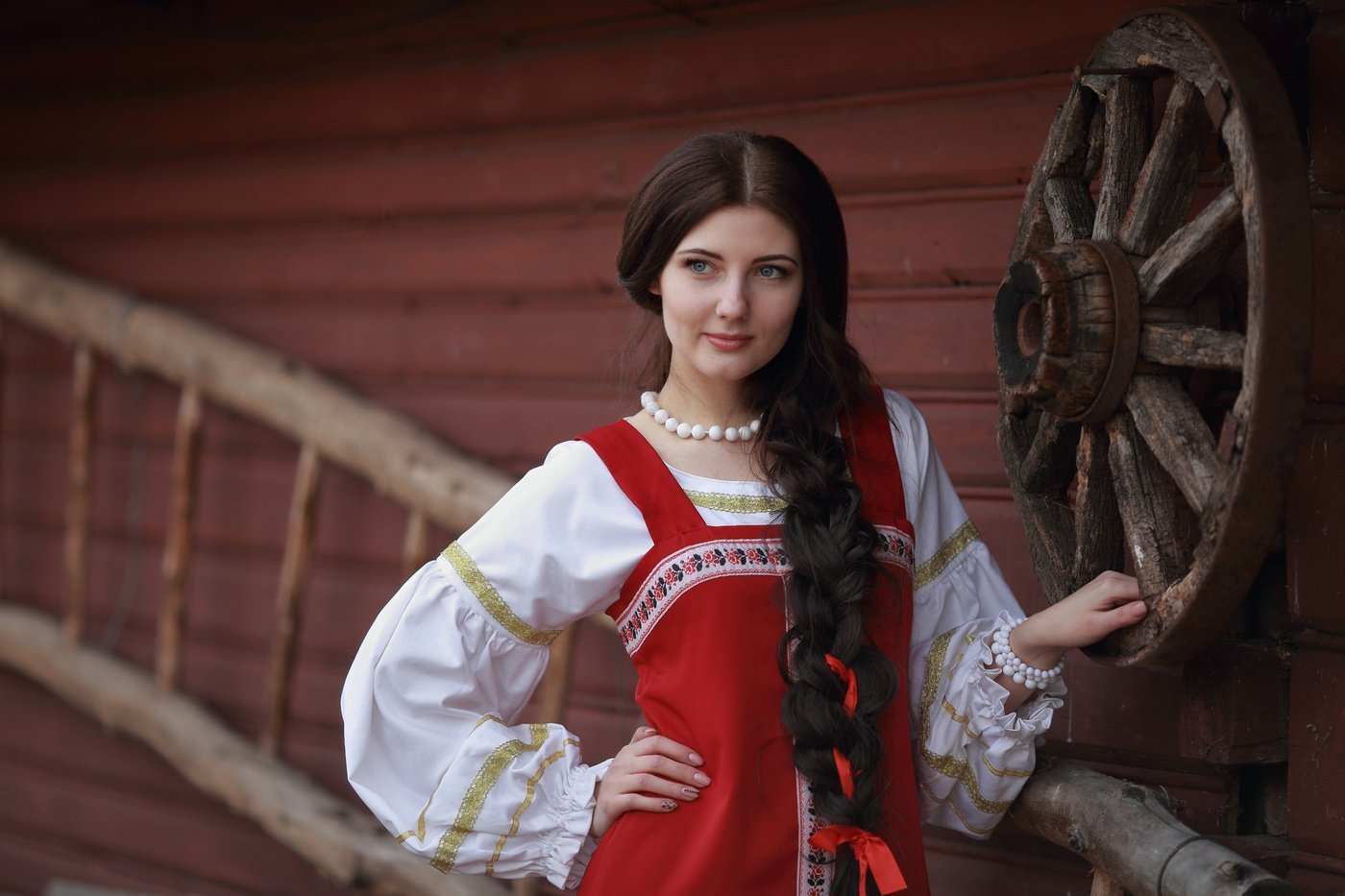 Girls in Slavic costumes in Foshan
