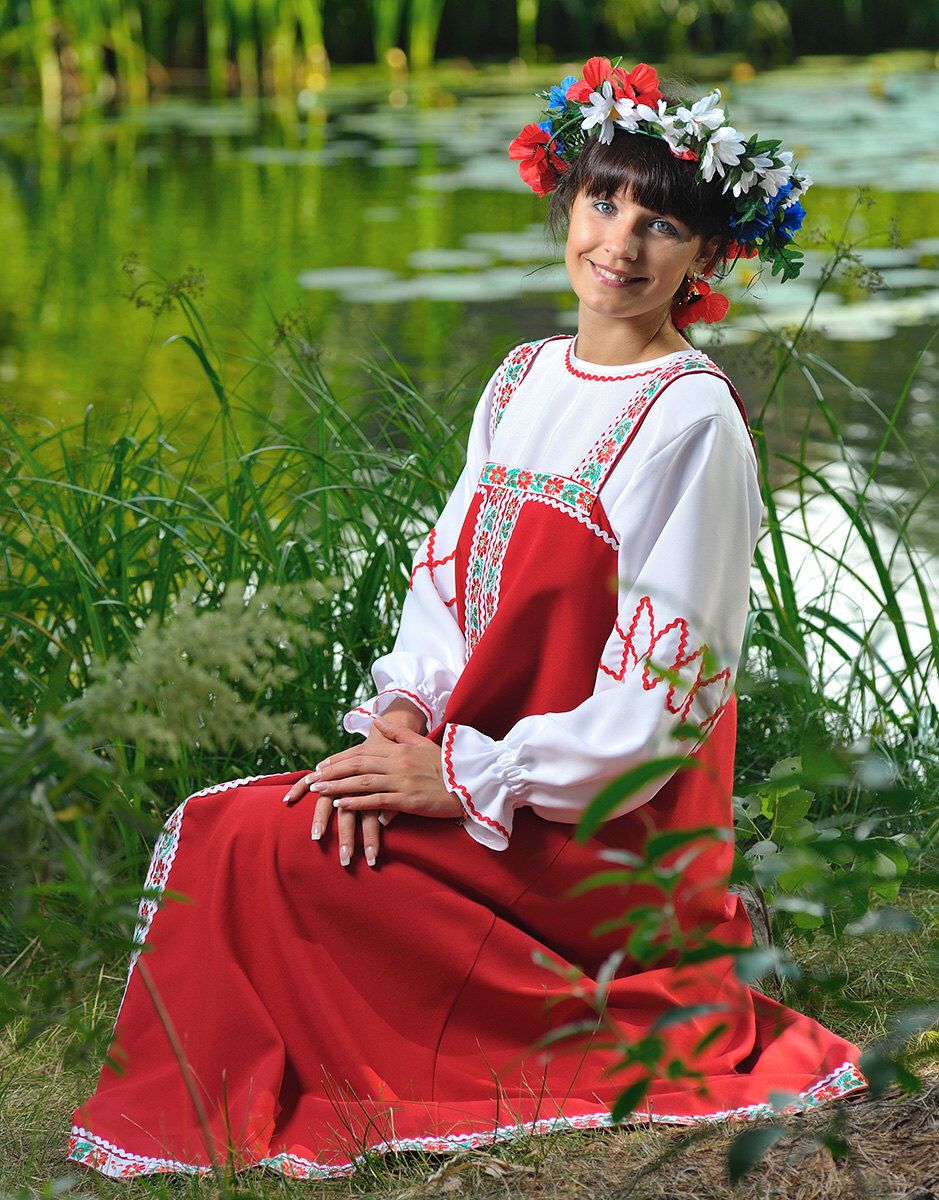 Beautiful girl Girls in Slavic costumes in Foshan