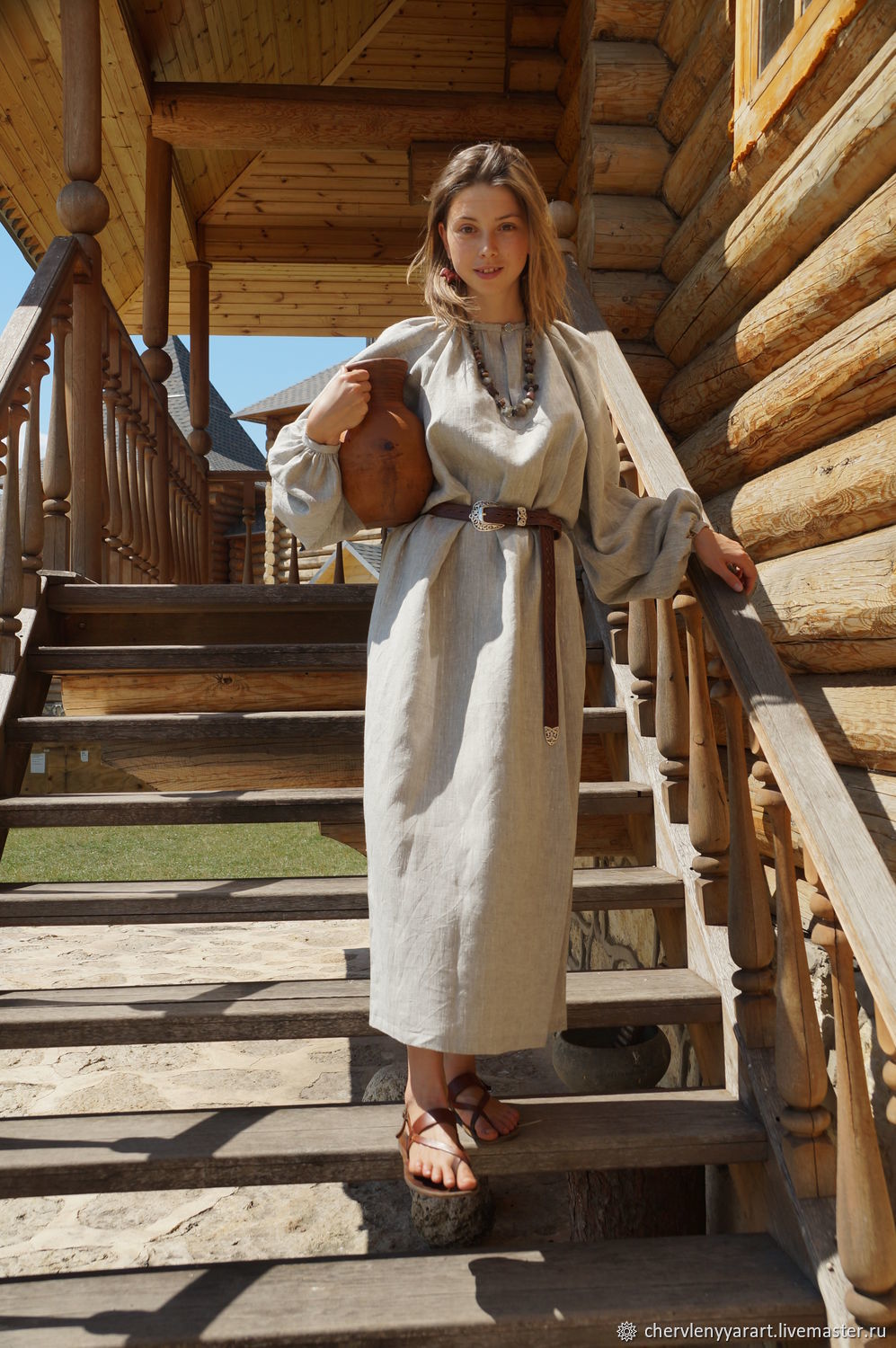 Girls in Slavic costumes in Foshan